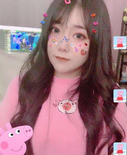 网红小团团自曝感情史：当初狠心甩了我，现在