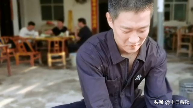 曹云金在街头摆摊卖羊肉串！离开郭德纲之后他