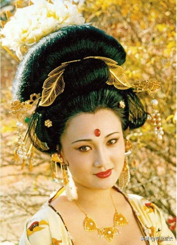 11岁杨幂搭李亚鹏演戏，大板牙抢镜，她还见证过林芳兵的青涩期