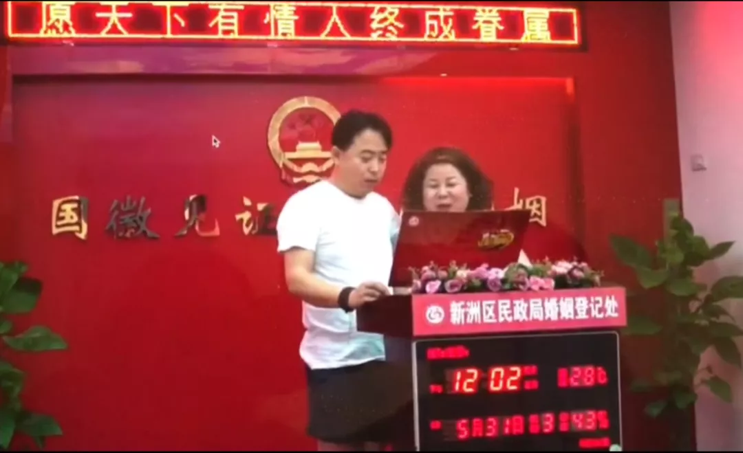 “网红女脱星”流氓燕的豪放生涯