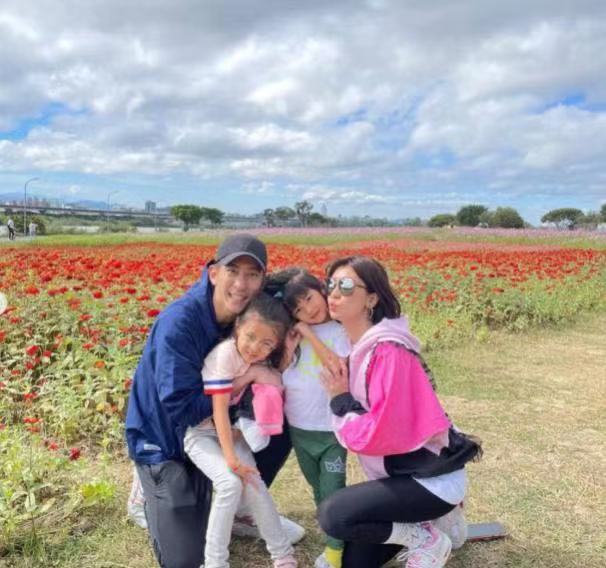 賈靜雯為老公慶生，曬出兩個蛋糕，一家人幸福和睦