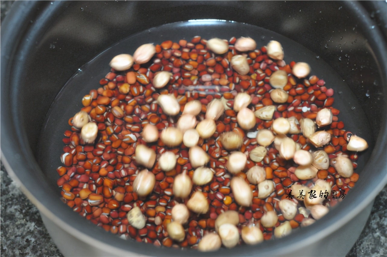 紅豆最過癮的吃法，不做丸子、不捏飯糰，軟嫩咸鮮，比糍粑香