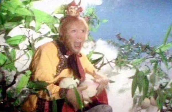 西游记中的蟠桃猴子咬一口扔一个，其实并不是