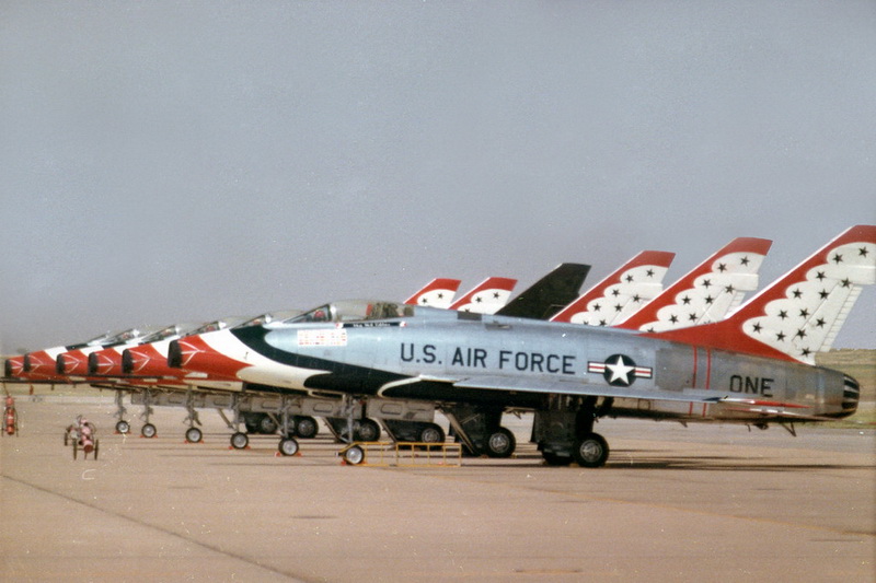 百系经典（一）：痛苦中开创超音速时代的F-100战斗机