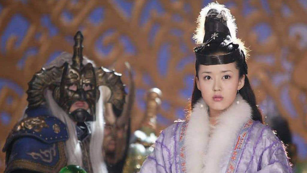 还记得“最美嫦娥”吗？40岁拍男人装，清纯仙子