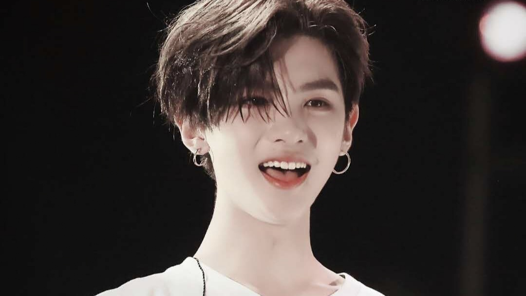 黄明昊凭什么年少成名？15岁到16岁，就经历两次