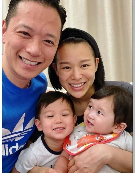 胡杏儿七夕晒四口之家合影，温柔称呼父子为“我的三个小情人”
