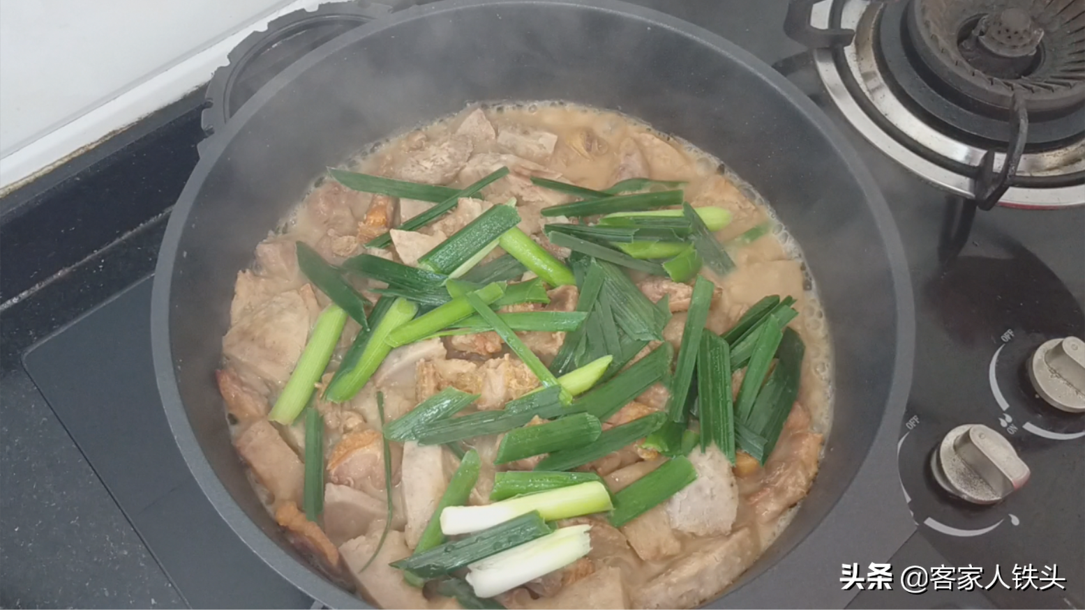 5个香芋做一锅，咸香松软实在好吃，做法配料都简单，味道很独特