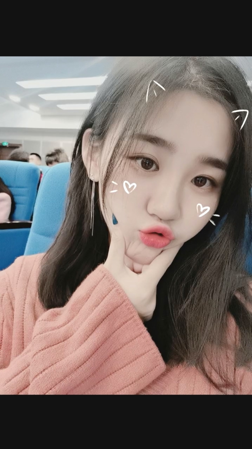 这个网传的“一眼万年”的绿衣服女孩抖音号找到了