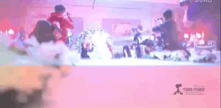 沙溢曬證件照慶祝結婚十週年，曾在婚禮現場穿婚紗熱舞太經典