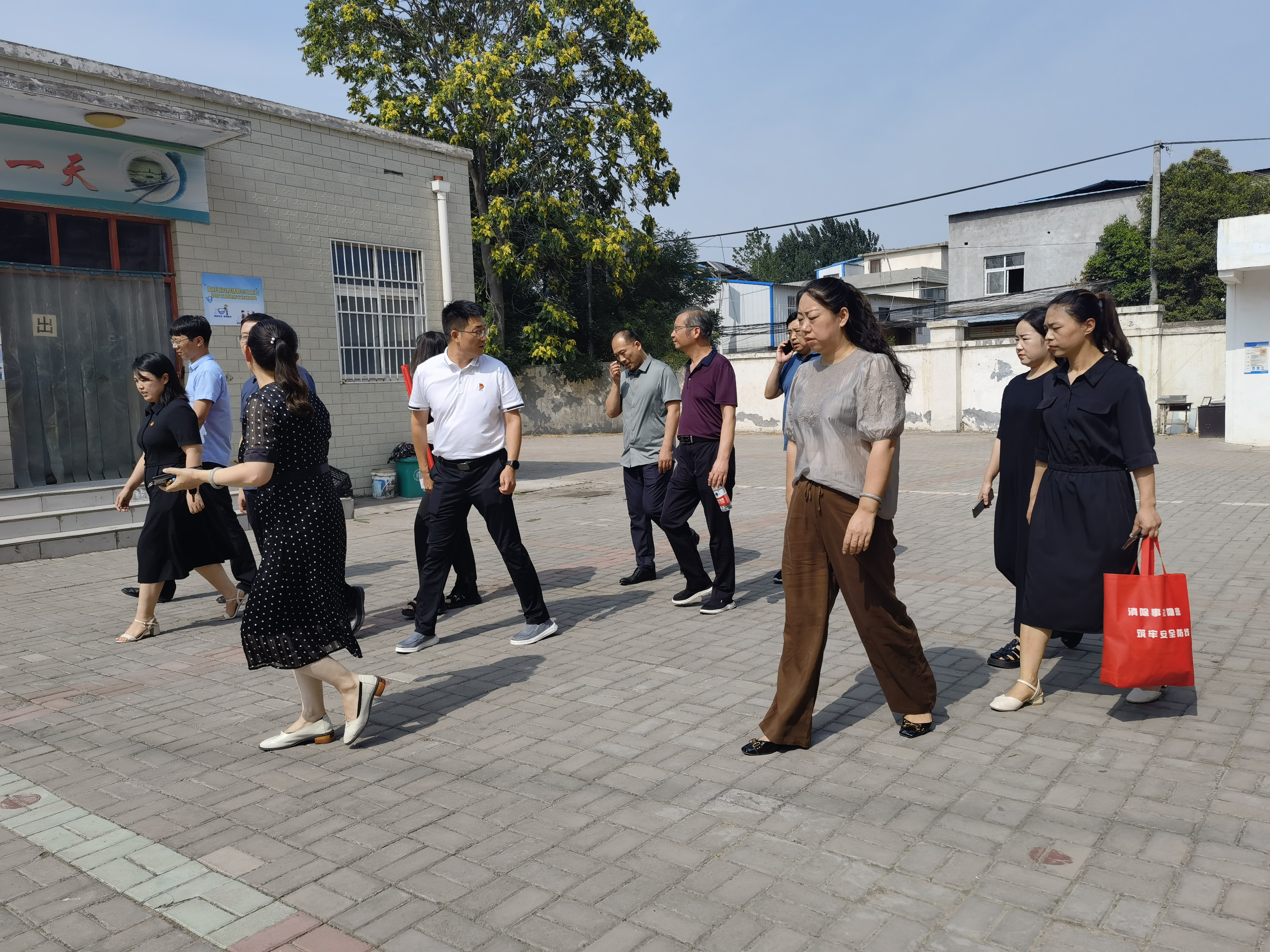 荥阳市京城路街道“捐赠午休床、关爱两小时”爱心行动我先行