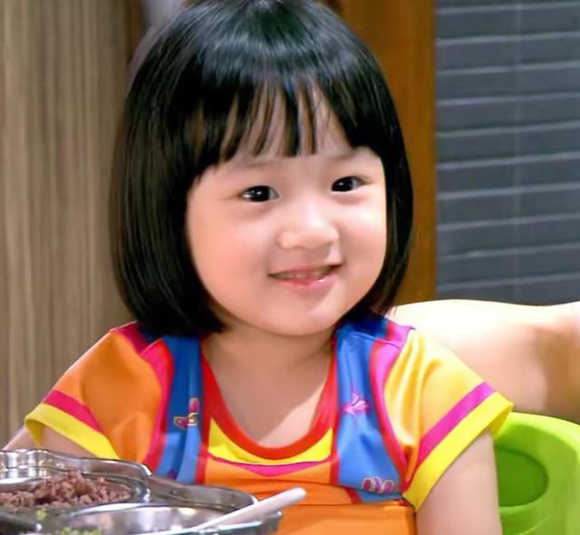 《爸爸回来了》萌娃现状：甜馨淑女，奥莉变样，嗯哼越来越优秀