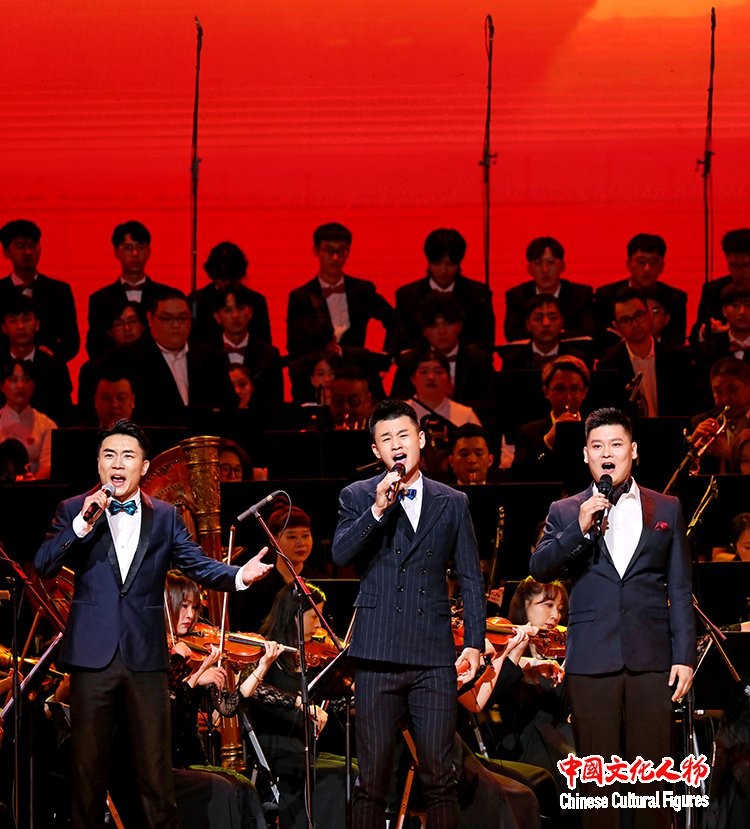 郁钧剑从艺五十<font color=red>周年</font>回乡演唱会70位歌唱家倾情演绎民族经典