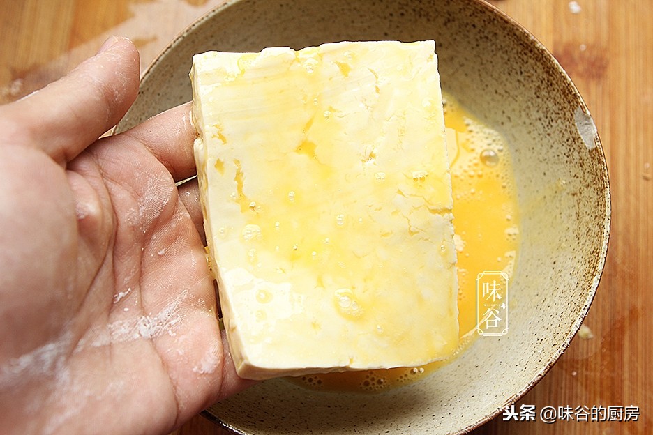 一块豆腐加两个鸡蛋，做成了经典鲁菜，比吃肉还下饭，做法特简单