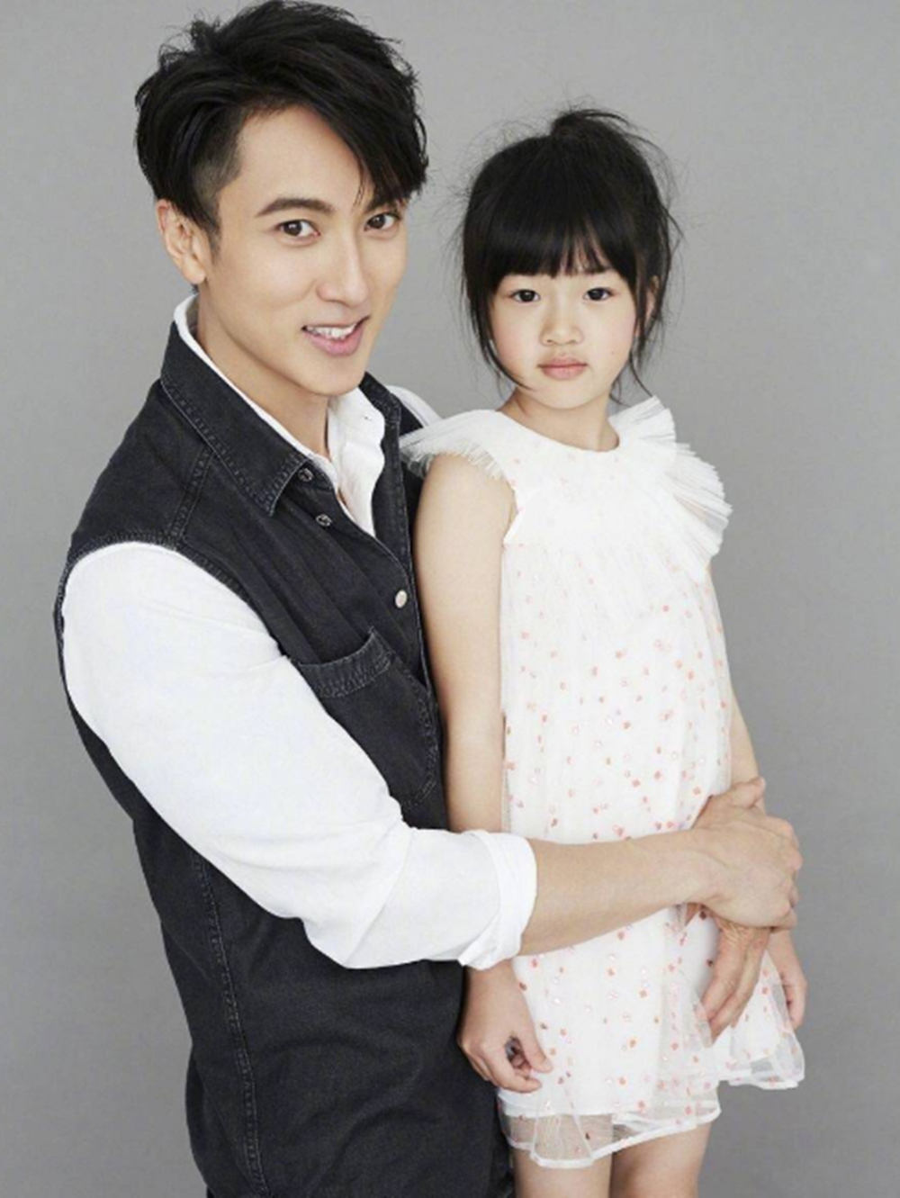 有一種“優秀”叫吳尊女兒，在文萊國慶節登台演奏，家庭教育很贊