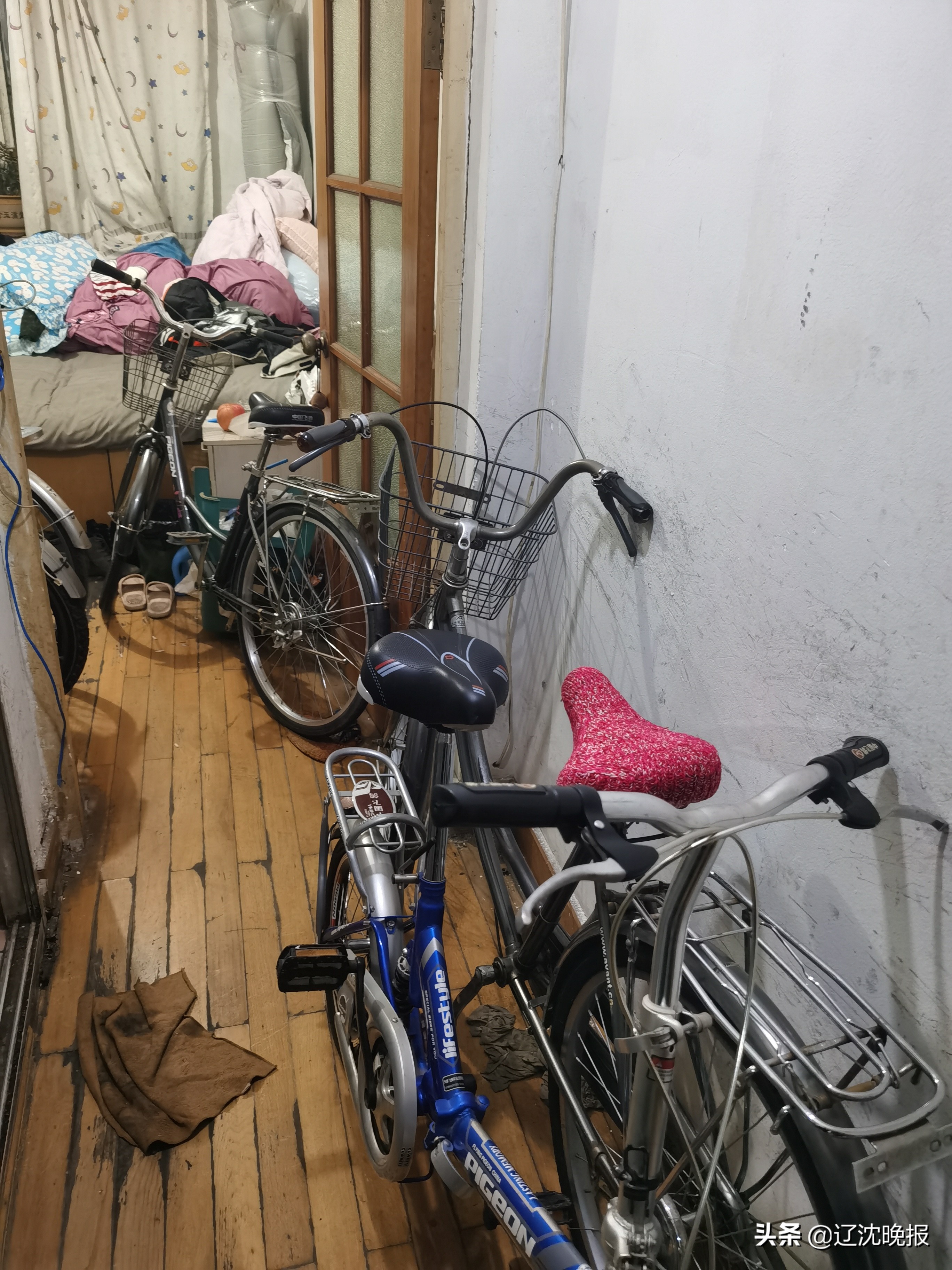 除夕夜万元自行车被盗，民警打开小偷家门时傻眼了：“屋里除了2张床摆的全是自行车”