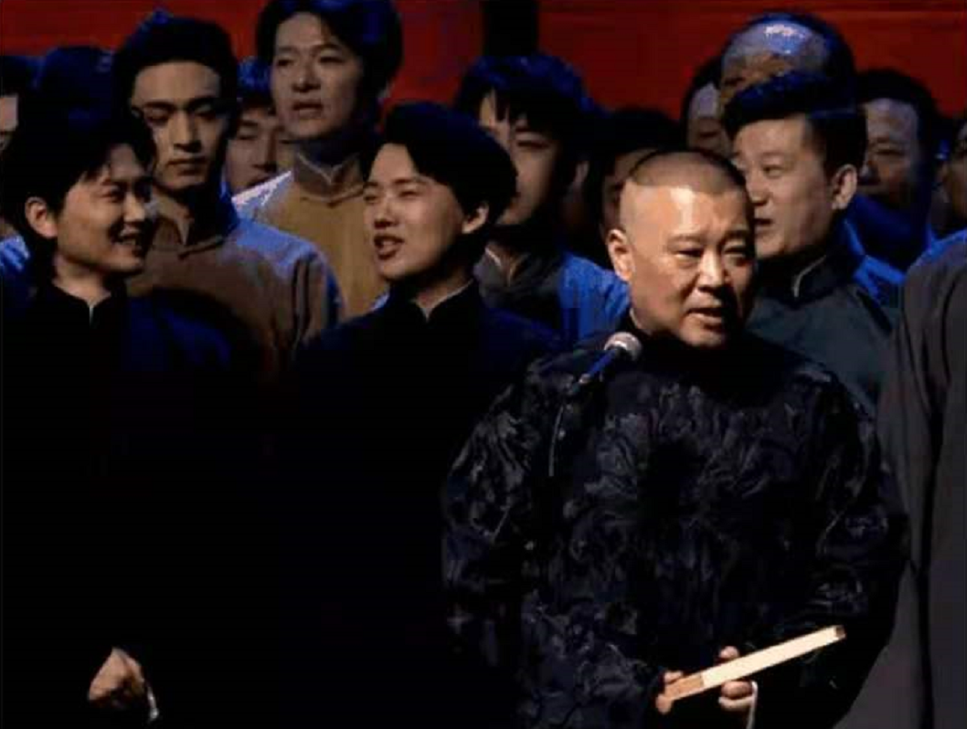 郭德纲出行坐三百万座驾，下车有助理开门，德云社演员豪车不少？