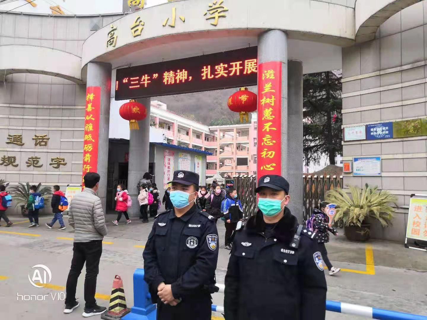蓝田公安城关派出所：我为群众办实事侧记“日工夜学，以学促工”