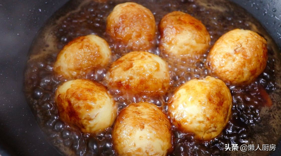 過年吃點不一樣的，用可樂雞翅的做法做雞蛋，酥酥的表皮，超好吃