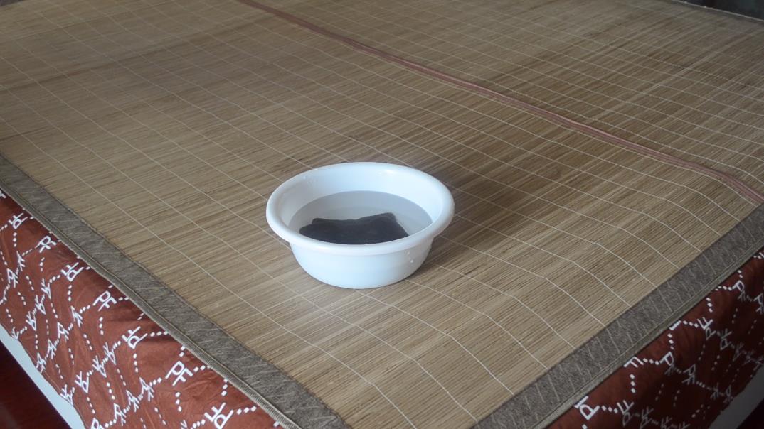 无论多脏的凉席都不要用水冲，教你正确的方法，洗完干净又凉爽