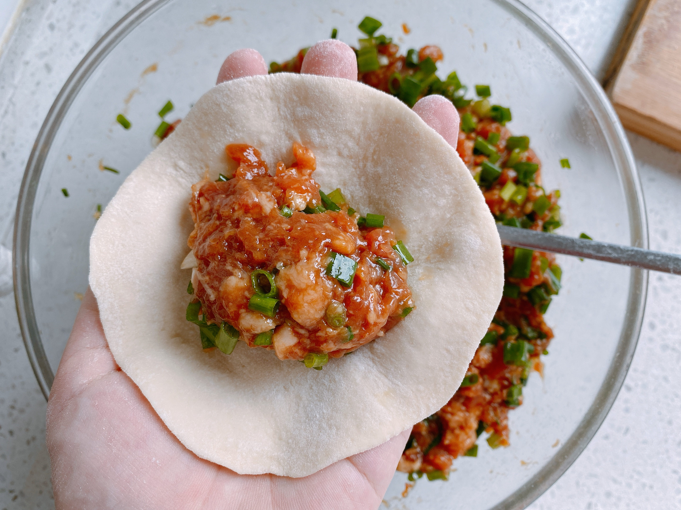 猪肉降价了自己在家做肉包，掌握3点，蓬松暄软，咬一口满嘴汤汁