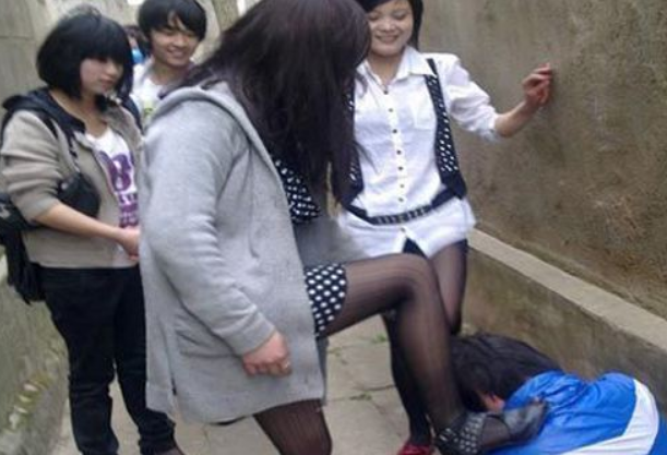 魏莱的错到底是谁造成的？死后爸妈反应说明一