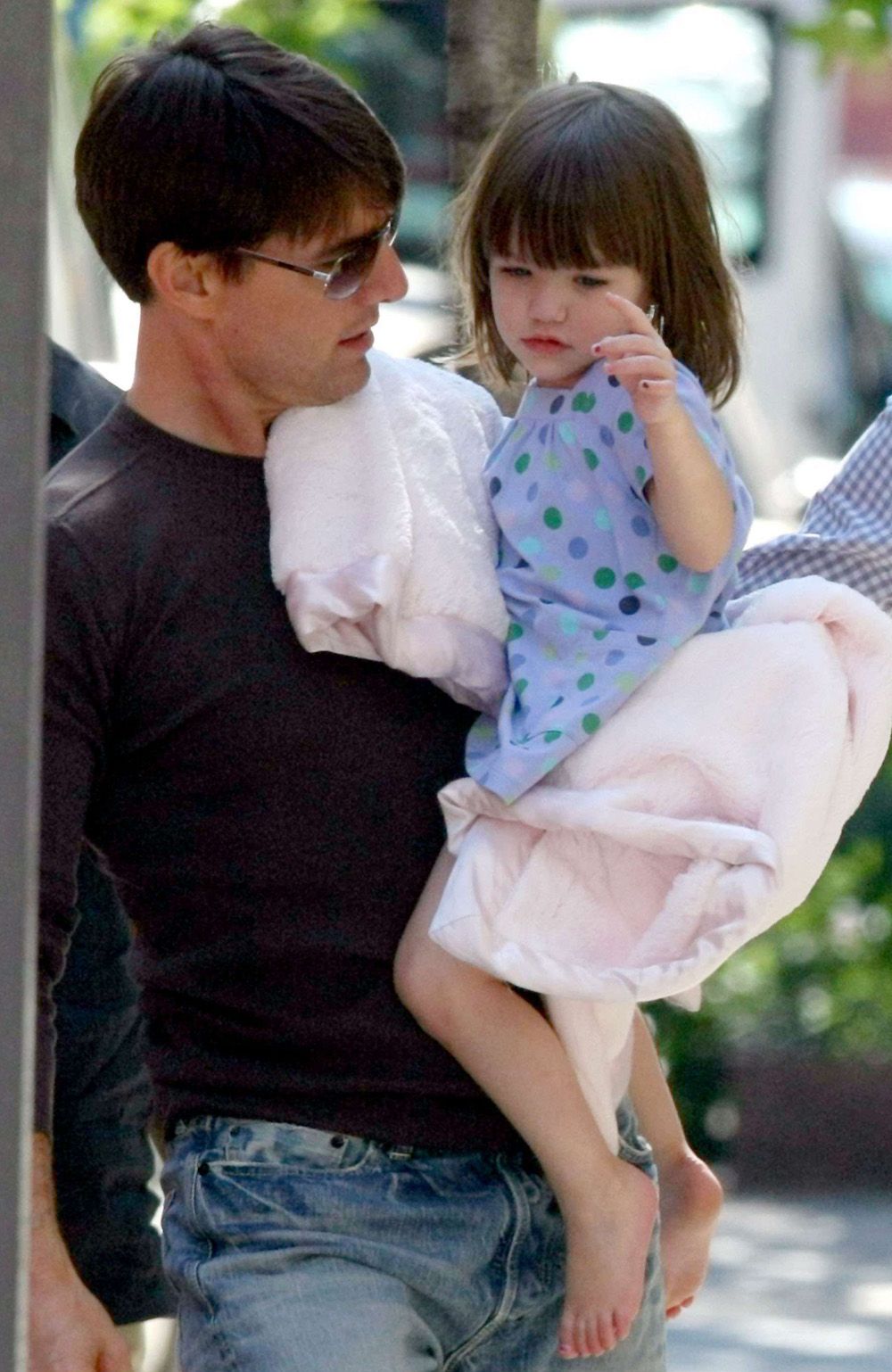 阿湯哥女兒１５歲了！ 沒有小時候美，皮夾克搭配Ｔ卹約會時尚個性