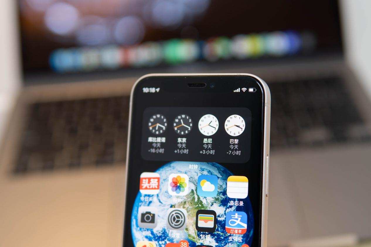 为手机屏幕保驾护航，倍思iPhone12系列超瓷晶钢化膜