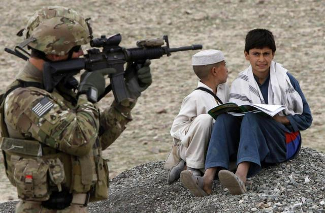 丧尽天良！不仅放火烧毁2000公亩小麦，美军还开