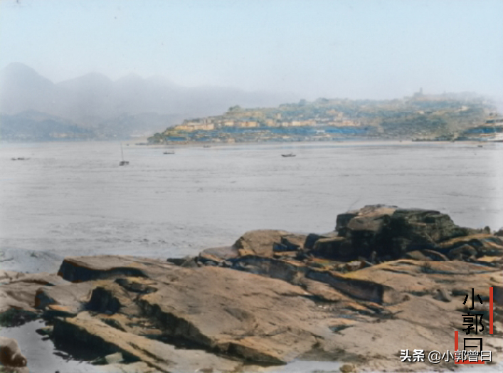 1926年镜头下的山城重庆：并流的江水与古老的城墙绘成山水图
