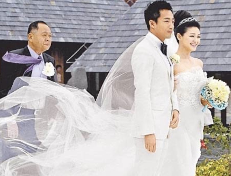 汪小菲慶與大s結婚十週年，夸其為小女孩，鴿子蛋鑽戒惹秦昊注目