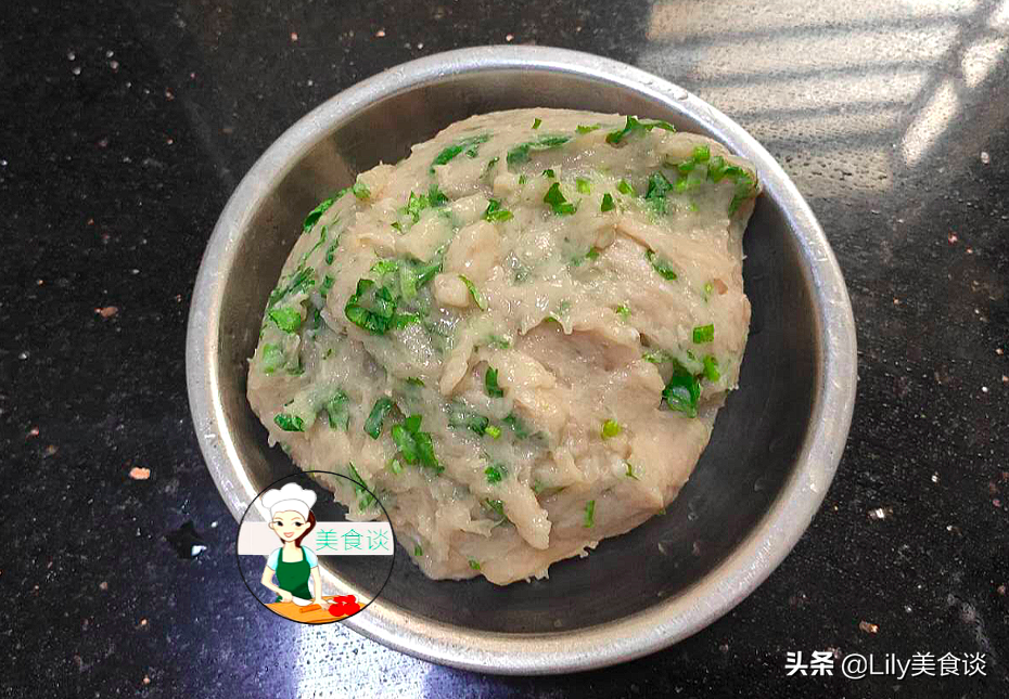 天凉了，早餐最馋这碗鱼泥云吞，10分钟就搞定，大人孩子都爱吃