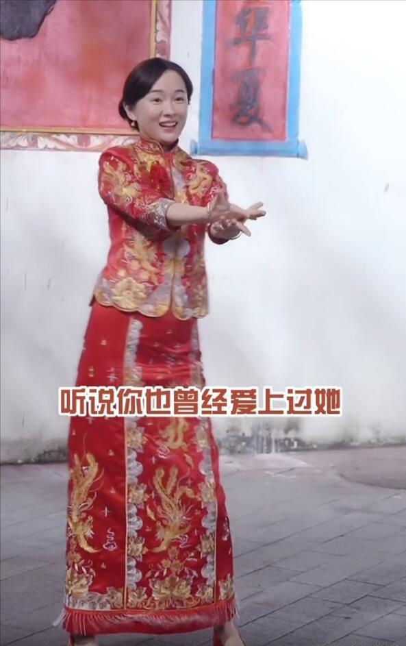 霍思燕一家走机场，夫妻均发福！杜江穿得像女人，嗯哼帽子2千多