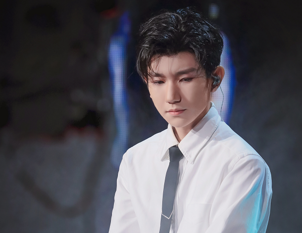 东方卫视618晚会，王源留学归来后首秀，观众评