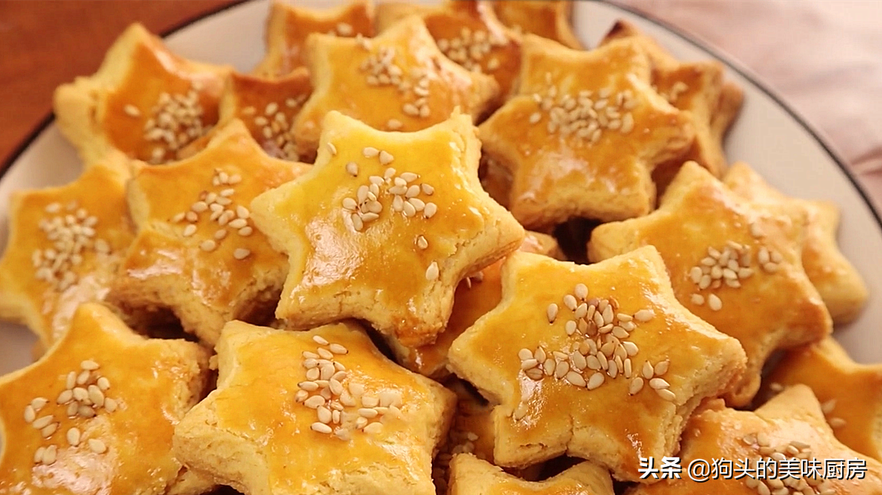 家里有面粉不要做馒头了，加点玉米面进去，蓬松酥脆，一口酥掉渣