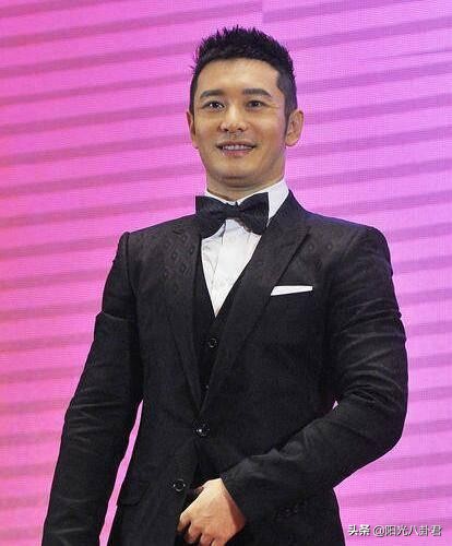 Wu Zun and classmate group photo resemble needing one people of a certain kind, athletic thin body goes to Huang Xiaoming oily, middleaged male star is rejuvenescent