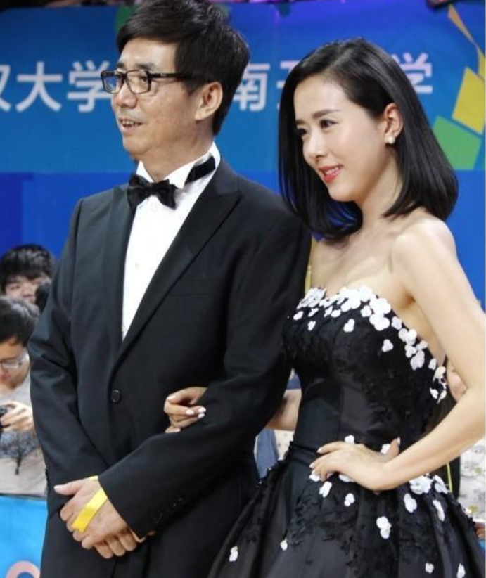 嫦娥愛上"邢捕頭"，這對(duì)相差13歲"夫妻"，簡直讓人上頭