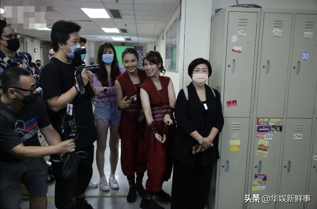 黎明降临TVB引轰动，艺人为求合影各出奇招，电