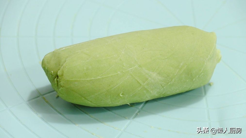 这是不用面粉的月饼，也不要烤，白芸豆的炒制很重要