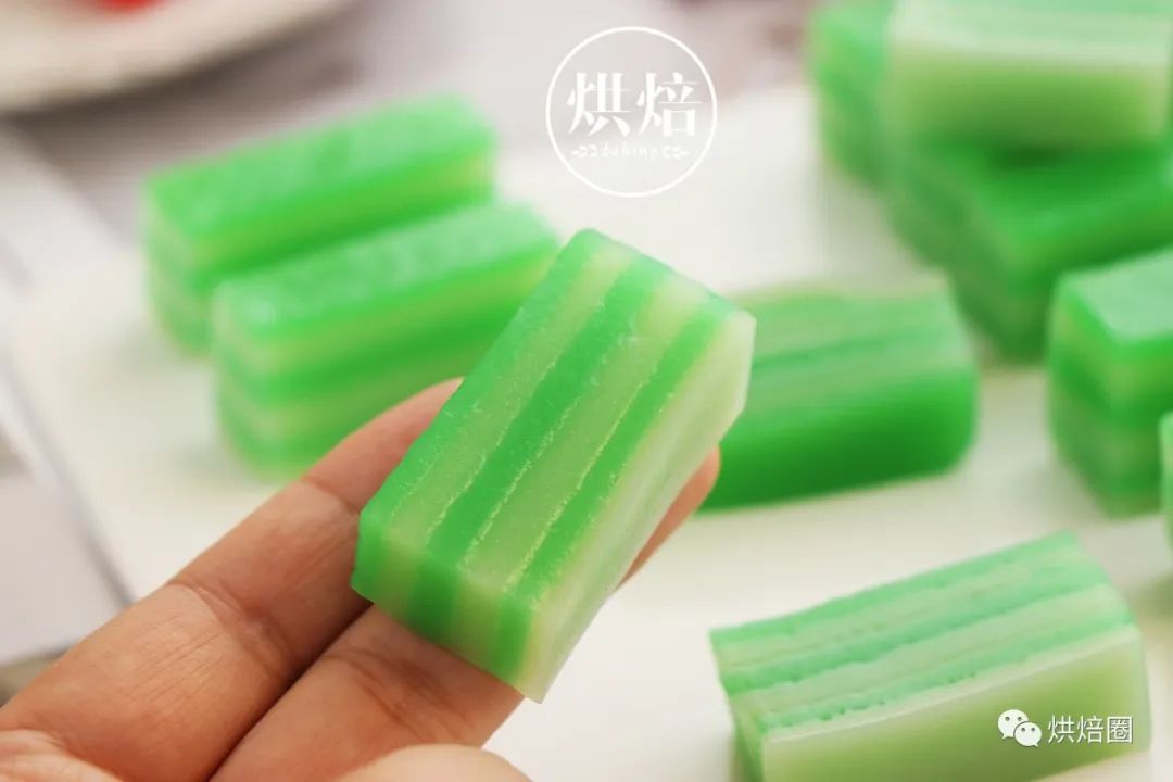 這綠綠的木薯千層糕好清新在東南亞很出名吃起來又糯又潤