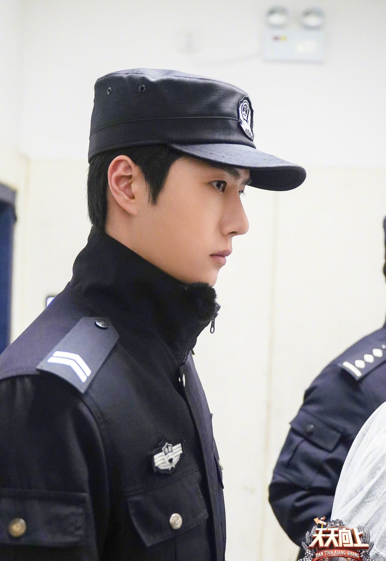天天向上|新一期《天天向上》王一博法警训练太飒了 又圈一波粉