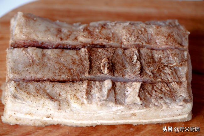 脆皮五花肉怎麼做好吃？ ,學會這招，皮脆肉嫩真過癮