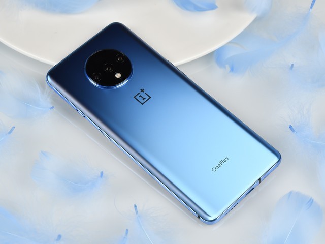 只要2999起，旗舰配置普及90Hz，一加7T全面评测