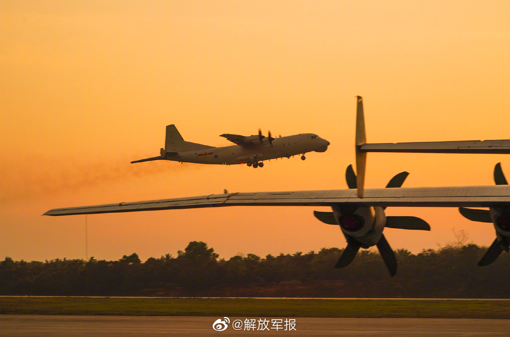 近距离看战鹰起飞