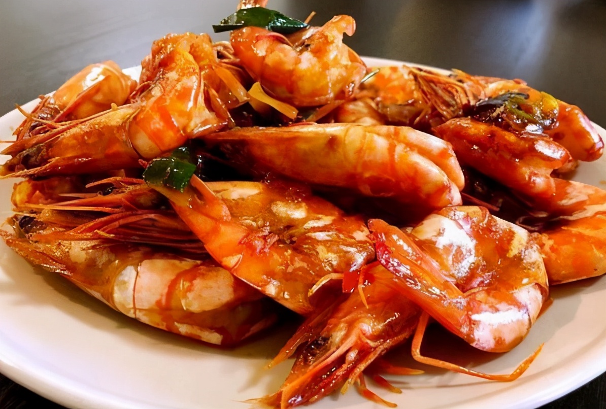 做油燜大蝦，記住2個技巧，蝦肉不腥香味濃味道好，教您正確做法
