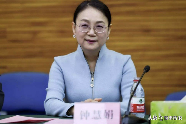医药界最强夫妻档：两人身价之和高达2500亿，妻子表现更胜一筹