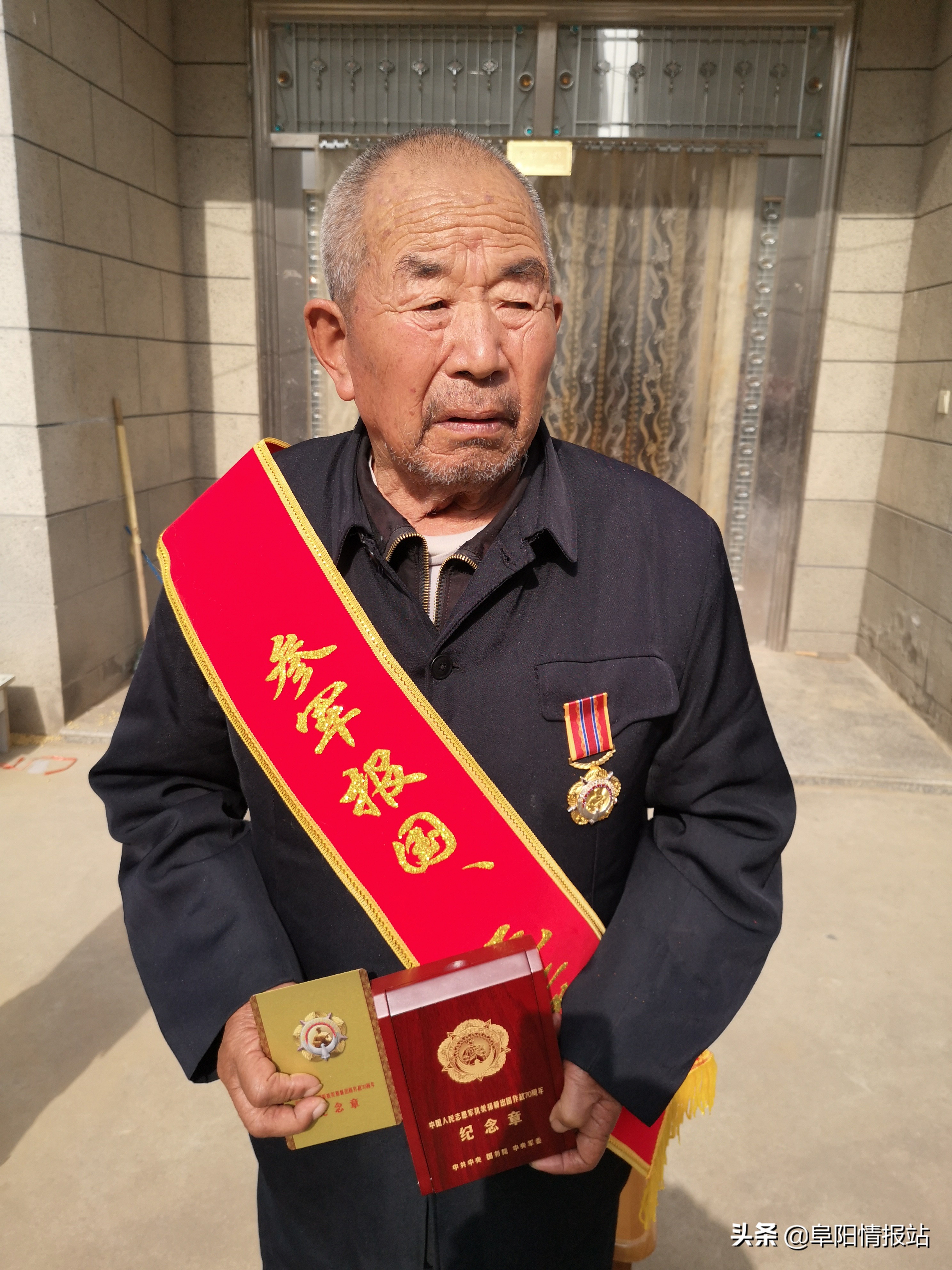 邱少云战友：潜伏时想咳嗽，悄悄抠点泥塞嘴里，在上甘岭战役中，身上七处负伤，曾亲眼看到排长牺牲在面前