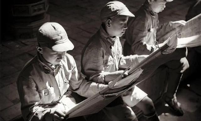 39岁被授少将，48岁任广东省委常委，享正大军区