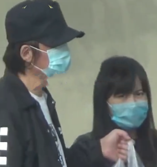 尹姝贻潘粤明外出牵手被拍，潘粤明的造型年轻