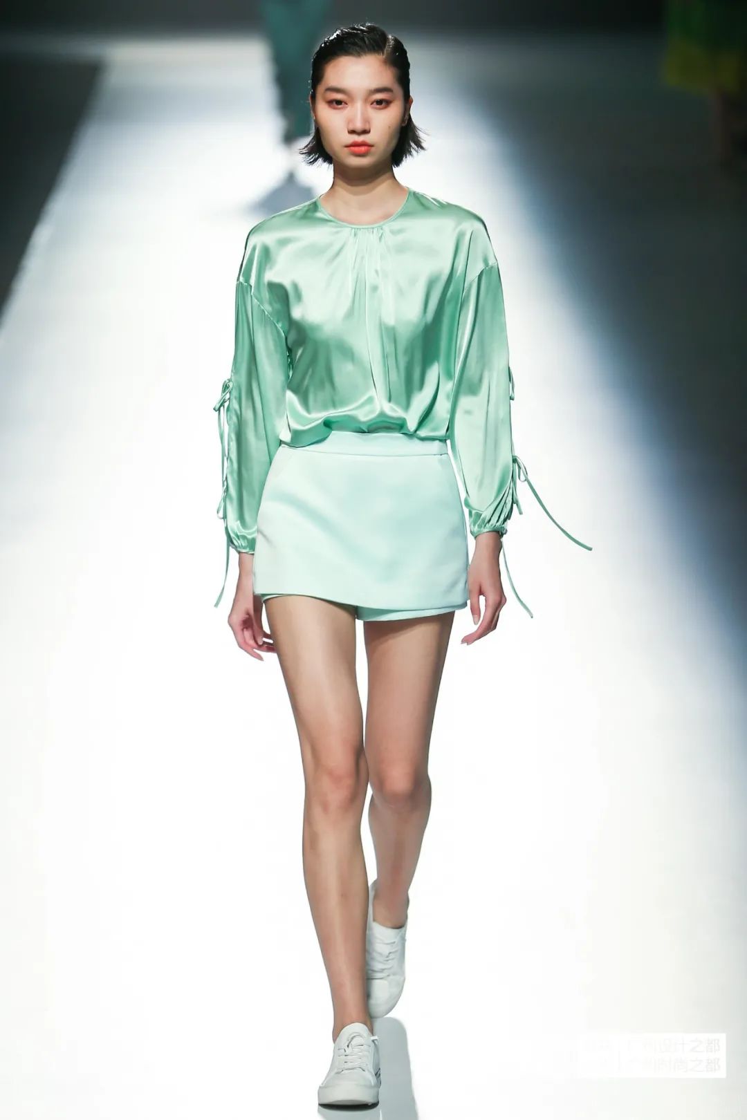 2021广东时装周(春季)秀场直击——sailor wu 真丝度假休闲女装